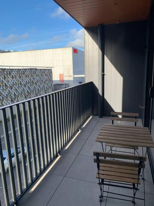 2 Bedrooms Apprtmt Plus Underground Parking In Cbd Christchurch Bagian luar foto