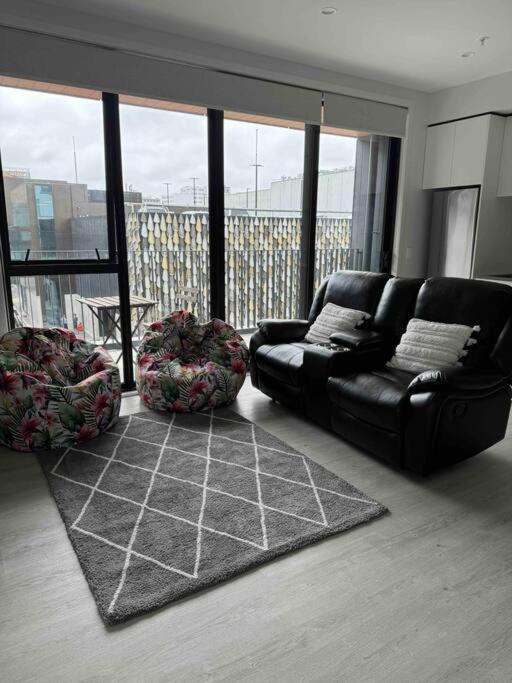 2 Bedrooms Apprtmt Plus Underground Parking In Cbd Christchurch Bagian luar foto