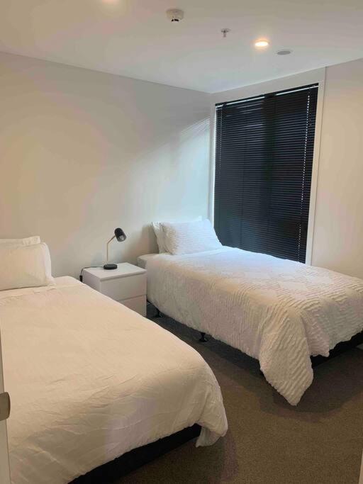 2 Bedrooms Apprtmt Plus Underground Parking In Cbd Christchurch Bagian luar foto
