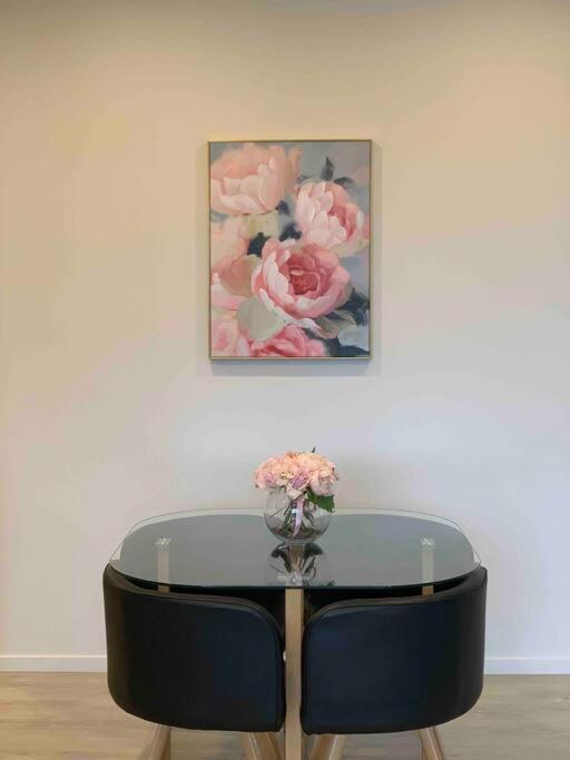 2 Bedrooms Apprtmt Plus Underground Parking In Cbd Christchurch Bagian luar foto