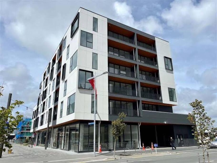 2 Bedrooms Apprtmt Plus Underground Parking In Cbd Christchurch Bagian luar foto