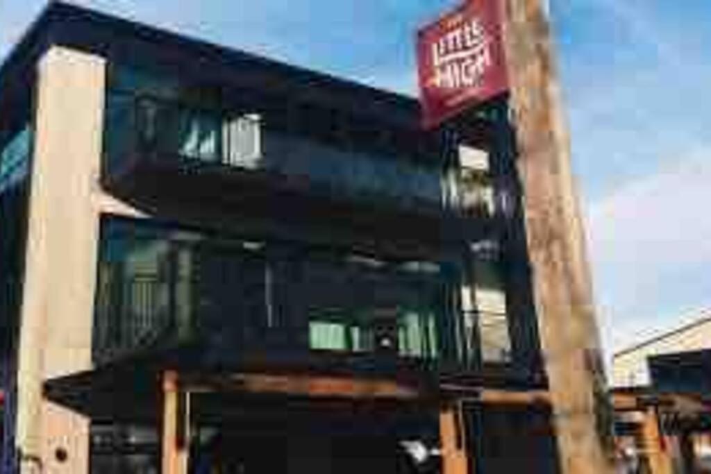 2 Bedrooms Apprtmt Plus Underground Parking In Cbd Christchurch Bagian luar foto