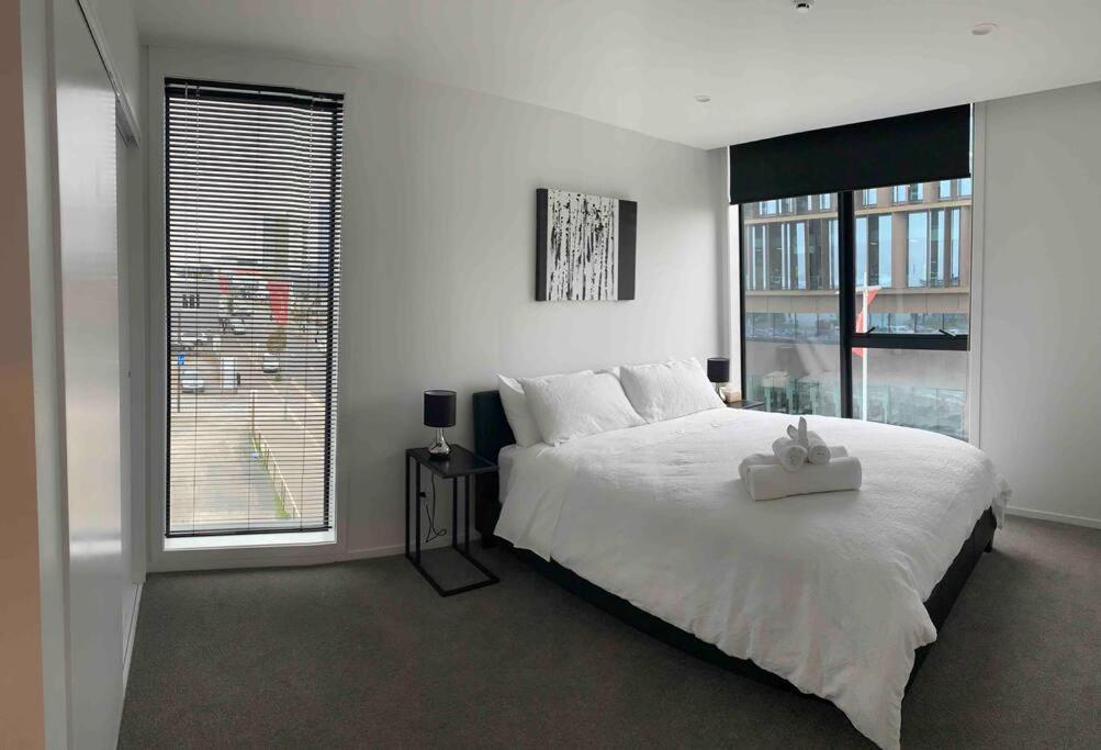 2 Bedrooms Apprtmt Plus Underground Parking In Cbd Christchurch Bagian luar foto
